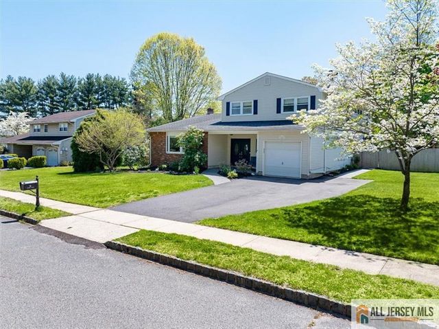 14 London Drive, East Brunswick, NJ 08816
