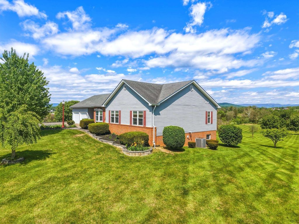 291 BEAVER LN, Mt Jackson, VA 22842
