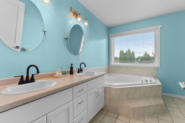 1102 Southern Hills Lane SW, Rochester, MN 55902