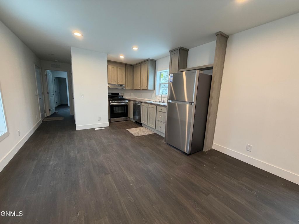 105 Countryside Lane, Mandan, ND 58554