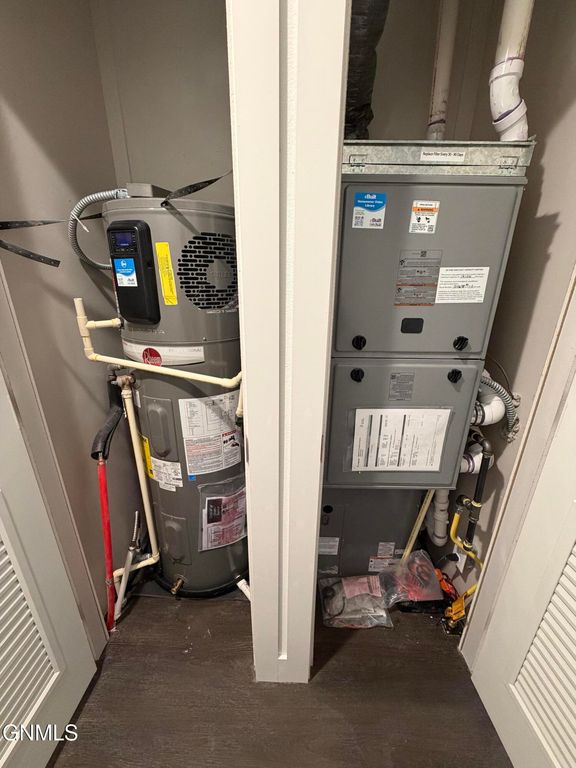 105 Countryside Lane, Mandan, ND 58554 photo 13