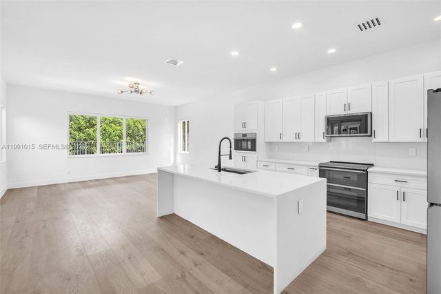 19381 Stonebrook St, Weston, FL 33332