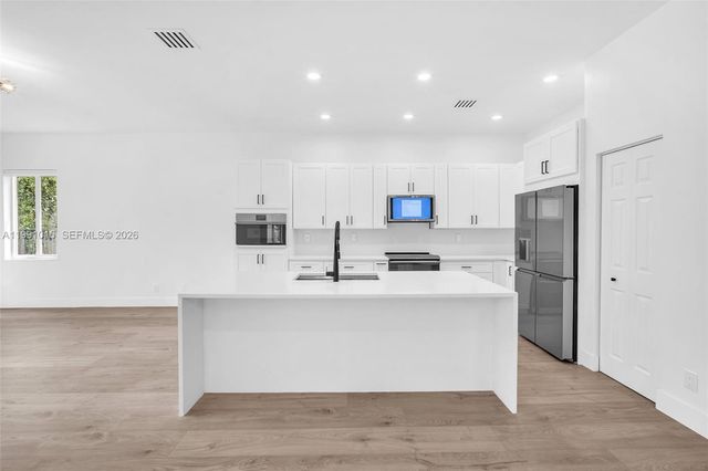 19381 Stonebrook St, Weston, FL 33332