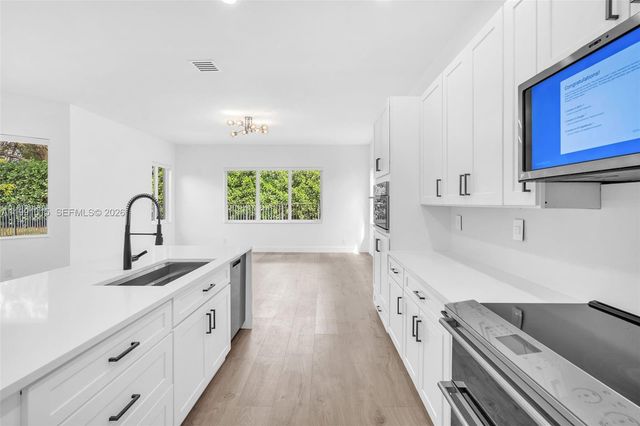 19381 Stonebrook St, Weston, FL 33332