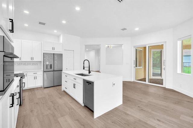 19381 Stonebrook St, Weston, FL 33332