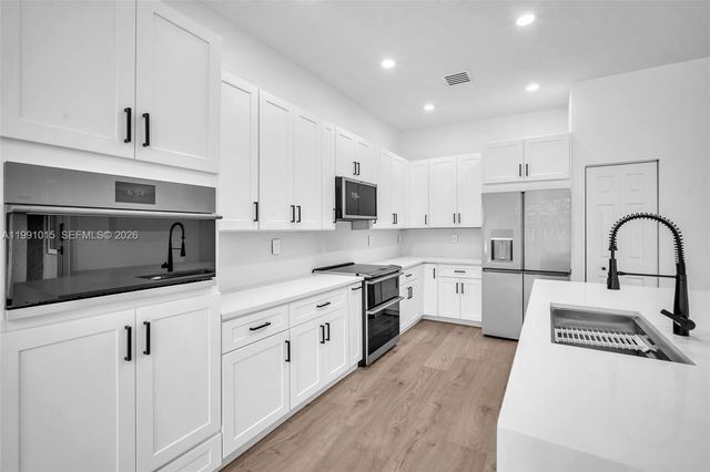 19381 Stonebrook St, Weston, FL 33332