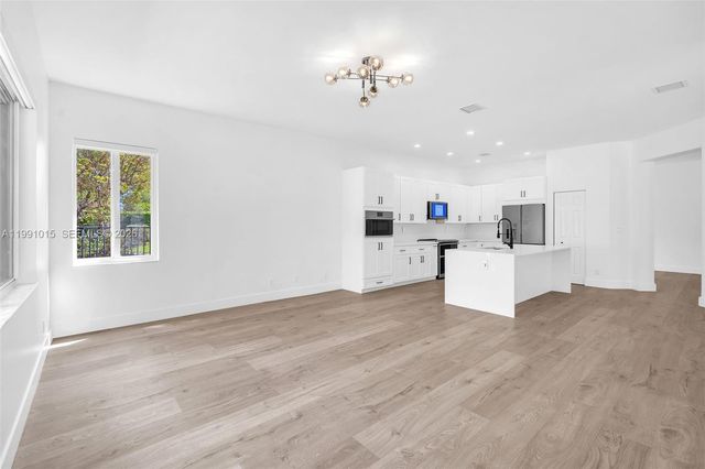 19381 Stonebrook St, Weston, FL 33332