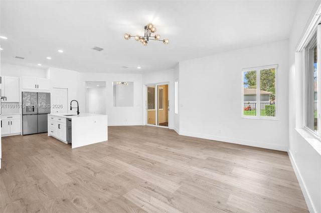 19381 Stonebrook St, Weston, FL 33332