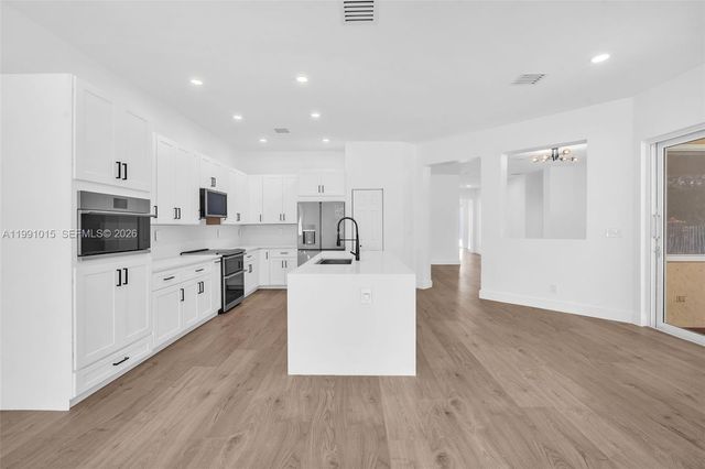 19381 Stonebrook St, Weston, FL 33332