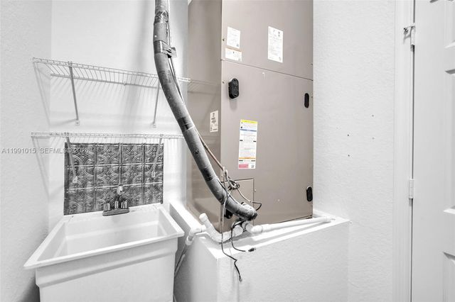 19381 Stonebrook St, Weston, FL 33332