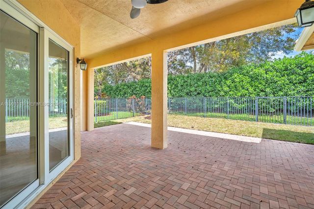 19381 Stonebrook St, Weston, FL 33332