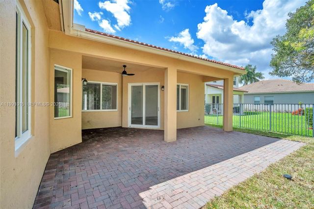 19381 Stonebrook St, Weston, FL 33332