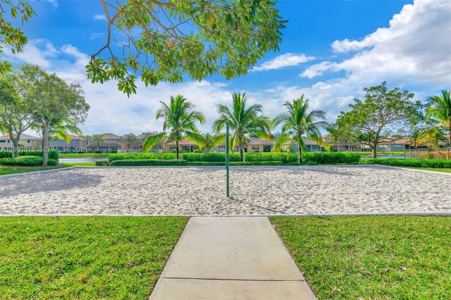 19381 Stonebrook St, Weston, FL 33332