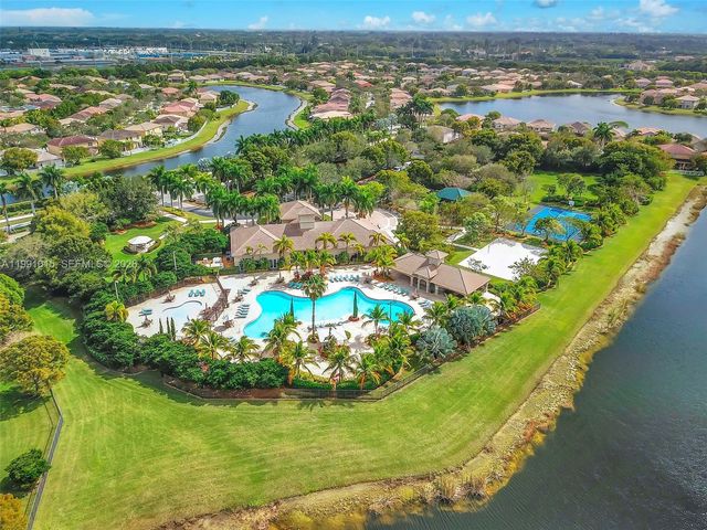 19381 Stonebrook St, Weston, FL 33332