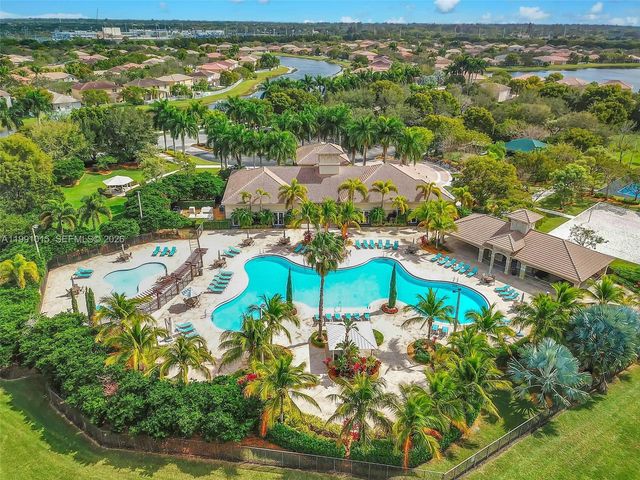 19381 Stonebrook St, Weston, FL 33332