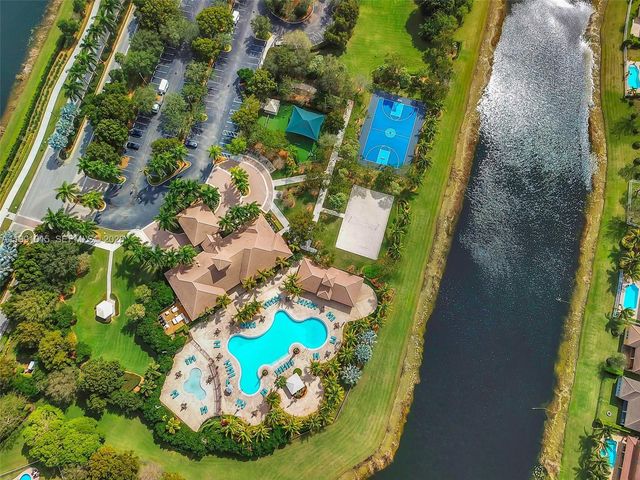 19381 Stonebrook St, Weston, FL 33332