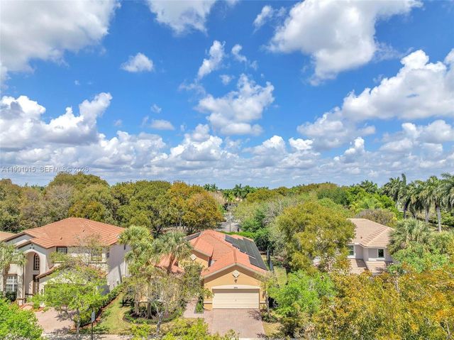 19381 Stonebrook St, Weston, FL 33332