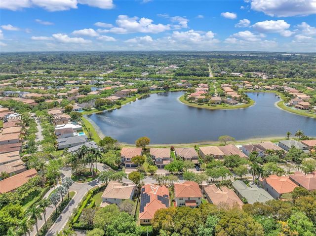 19381 Stonebrook St, Weston, FL 33332