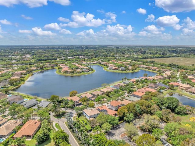 19381 Stonebrook St, Weston, FL 33332