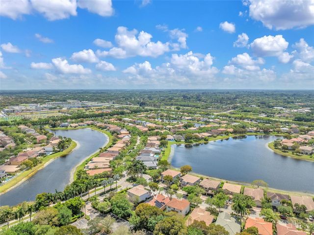 19381 Stonebrook St, Weston, FL 33332