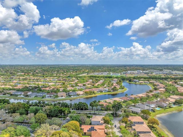 19381 Stonebrook St, Weston, FL 33332