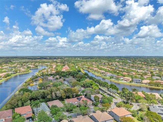 19381 Stonebrook St, Weston, FL 33332