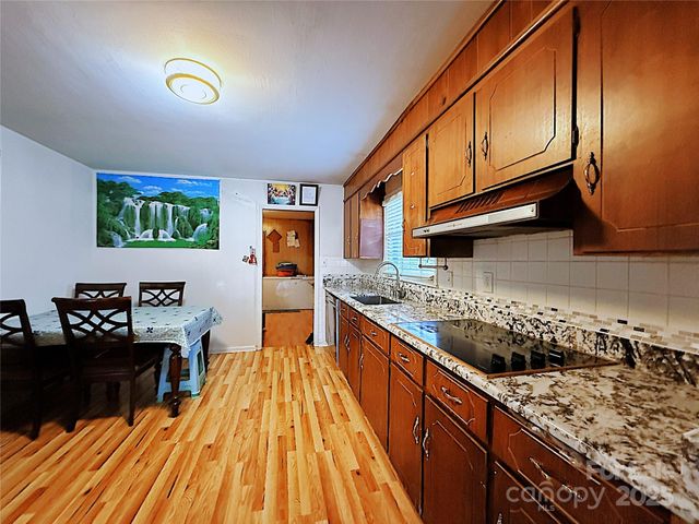 6841 Idlewild Road, Charlotte, NC 28212