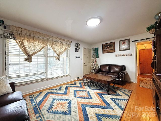 6841 Idlewild Road, Charlotte, NC 28212