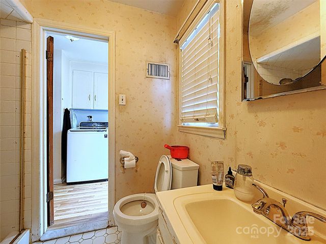 6841 Idlewild Road, Charlotte, NC 28212