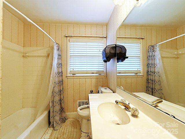 6841 Idlewild Road, Charlotte, NC 28212