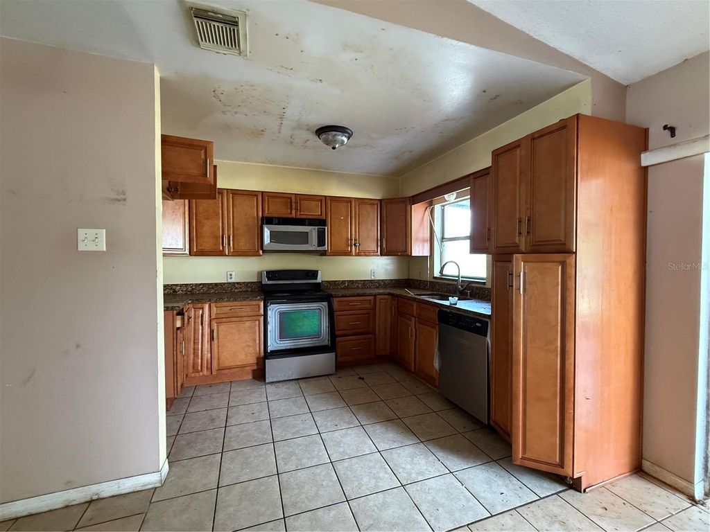 Image 3 of property listing at 303 CORTEZ COURT, Kissimmee, FL 34758