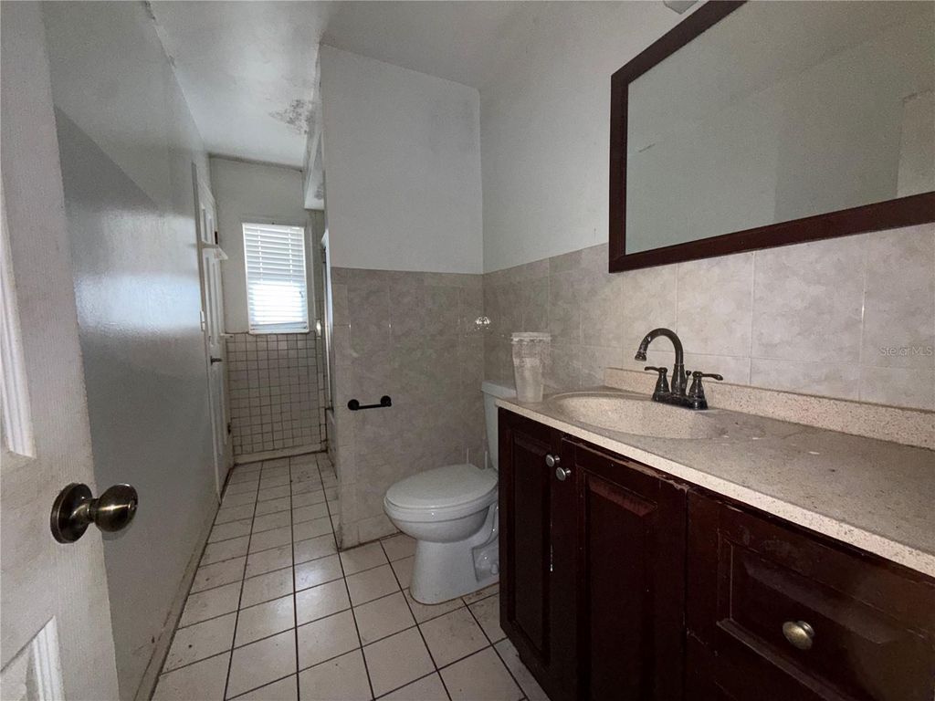 Image 7 of property listing at 303 CORTEZ COURT, Kissimmee, FL 34758