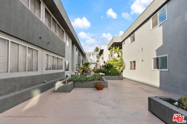 315 N Hillcrest Boulevard 19, Inglewood, CA 90301