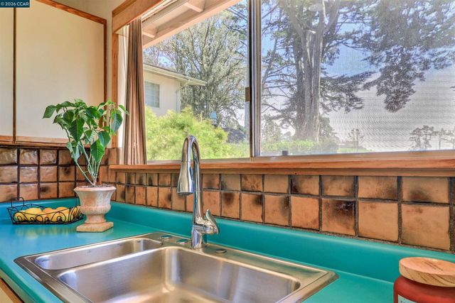 6830 Del Monte Ave, Richmond, CA 94805