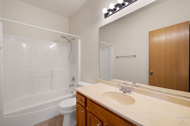 1100 Ellsworth Drive, Grayslake, IL 60030