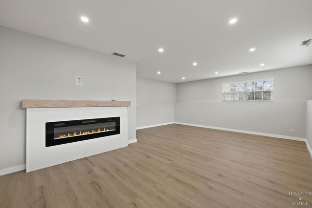 1100 Ellsworth Drive, Grayslake, IL 60030