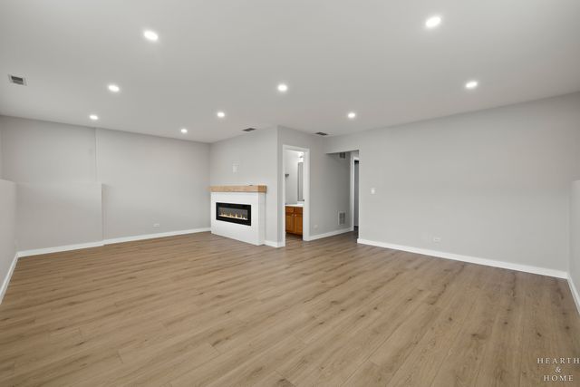 1100 Ellsworth Drive, Grayslake, IL 60030