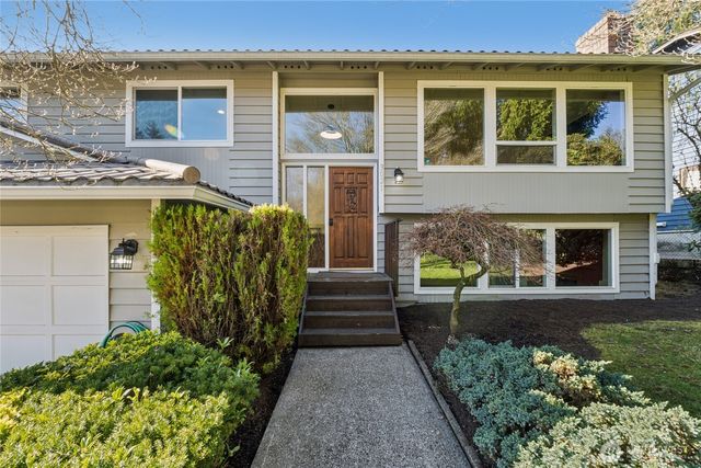 3021 NE 201st Place, Lake Forest Park, WA 98155