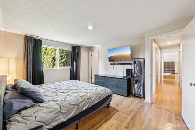 3021 NE 201st Place, Lake Forest Park, WA 98155