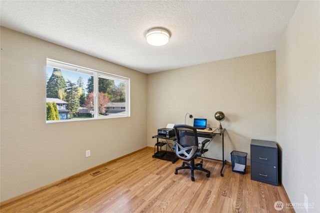 3021 NE 201st Place, Lake Forest Park, WA 98155