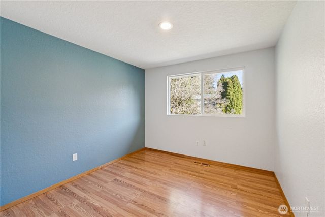 3021 NE 201st Place, Lake Forest Park, WA 98155