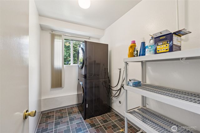 3021 NE 201st Place, Lake Forest Park, WA 98155