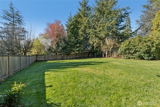 3021 NE 201st Place, Lake Forest Park, WA 98155