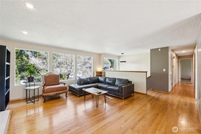 3021 NE 201st Place, Lake Forest Park, WA 98155