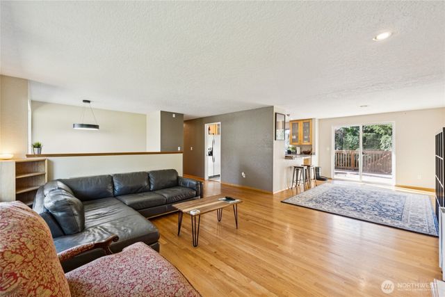 3021 NE 201st Place, Lake Forest Park, WA 98155