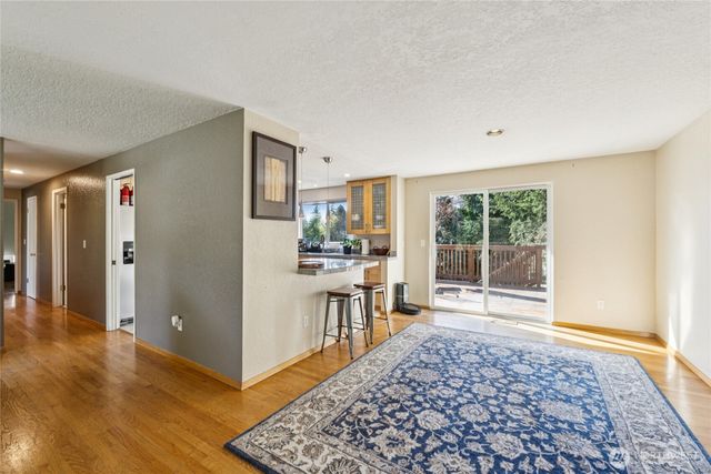 3021 NE 201st Place, Lake Forest Park, WA 98155