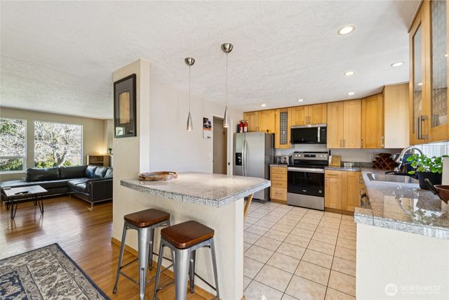 3021 NE 201st Place, Lake Forest Park, WA 98155