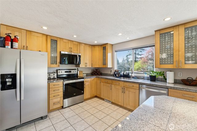 3021 NE 201st Place, Lake Forest Park, WA 98155