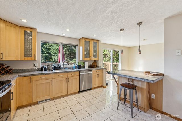 3021 NE 201st Place, Lake Forest Park, WA 98155