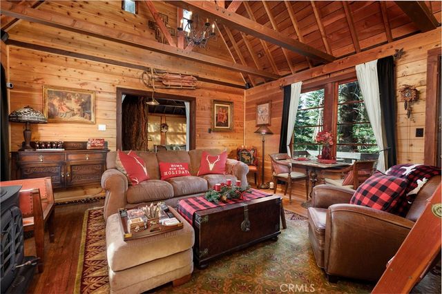 529 West Victoria Court, Lake Arrowhead, CA 92352